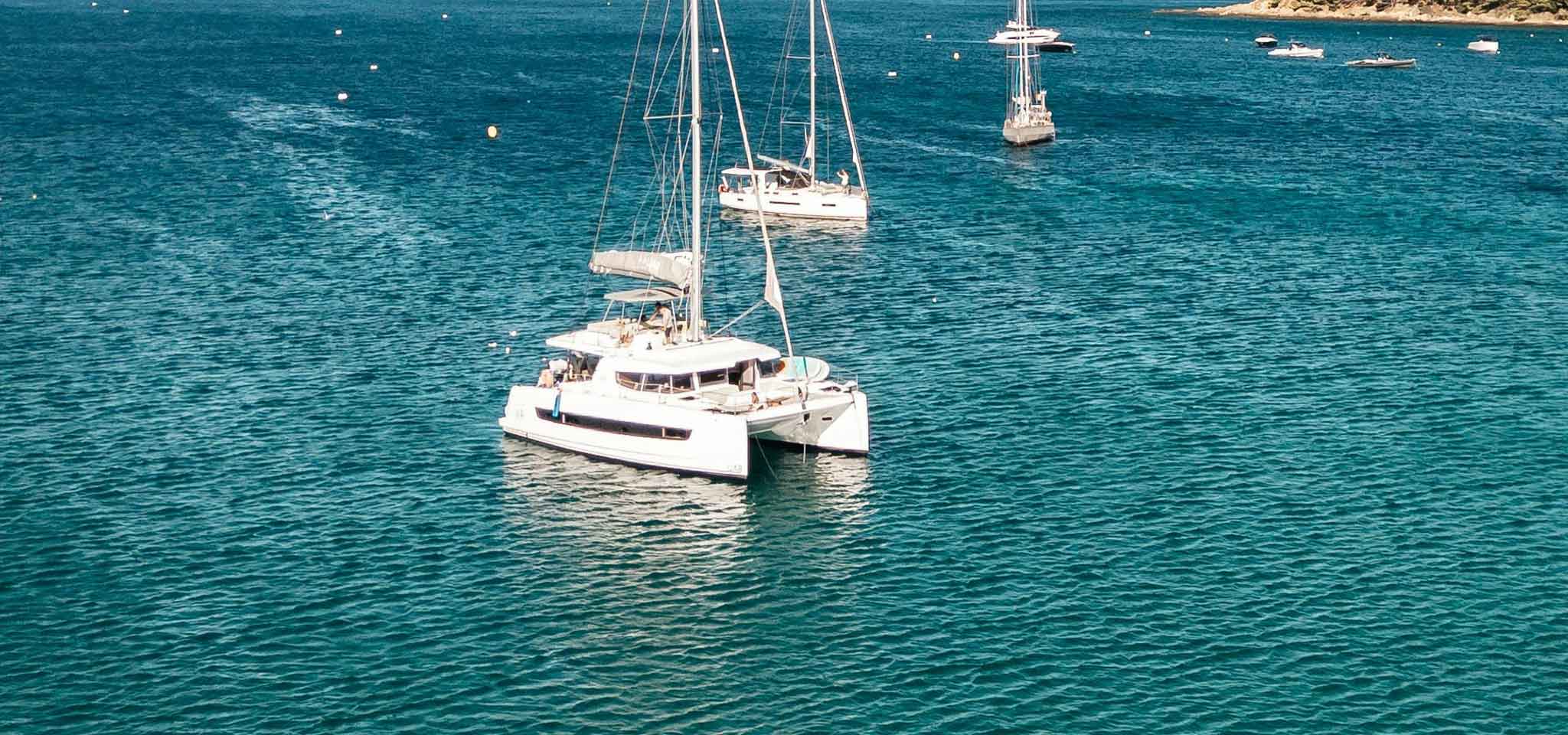 Alquilar catamaranes en Puerto Pollensa verano 2026
